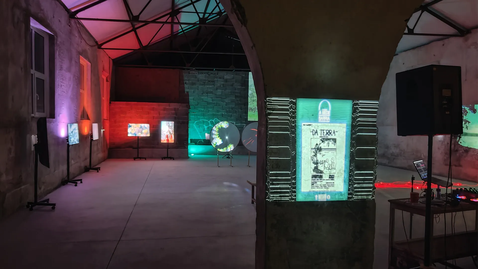 installation view - HUHÚ cultural association,Sarria, Spain